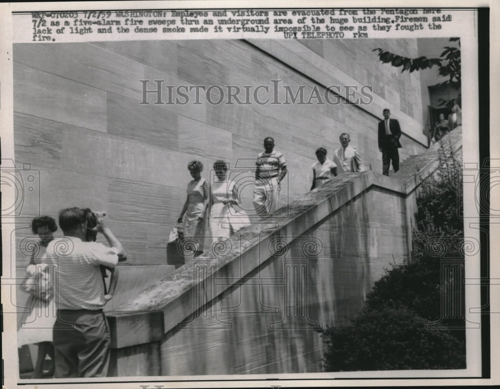 1959 Evacuation of employees and visitors from the Pentagon - Historic Images