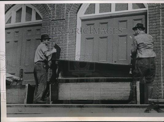 1938 Press Photo Barricading Door to Prevent Rev Simon Bodkowski from Being Tran - Historic Images