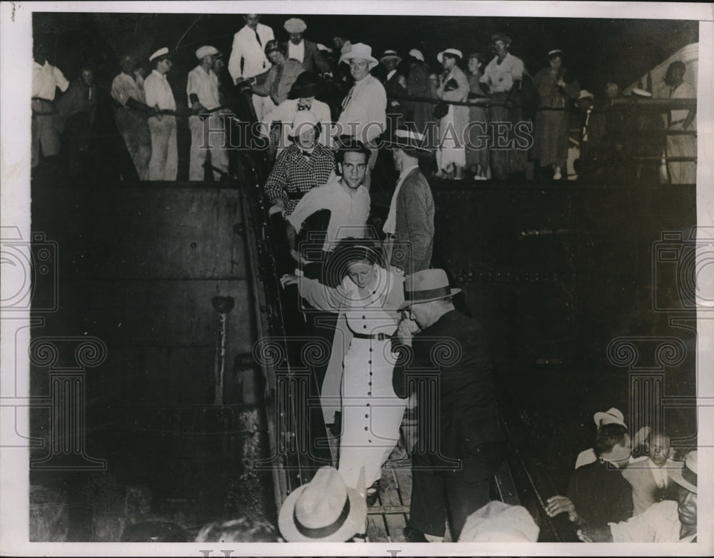 1935 Press Photo Passengers Rescued by Occidente Picked Up From Life Rafts - Historic Images