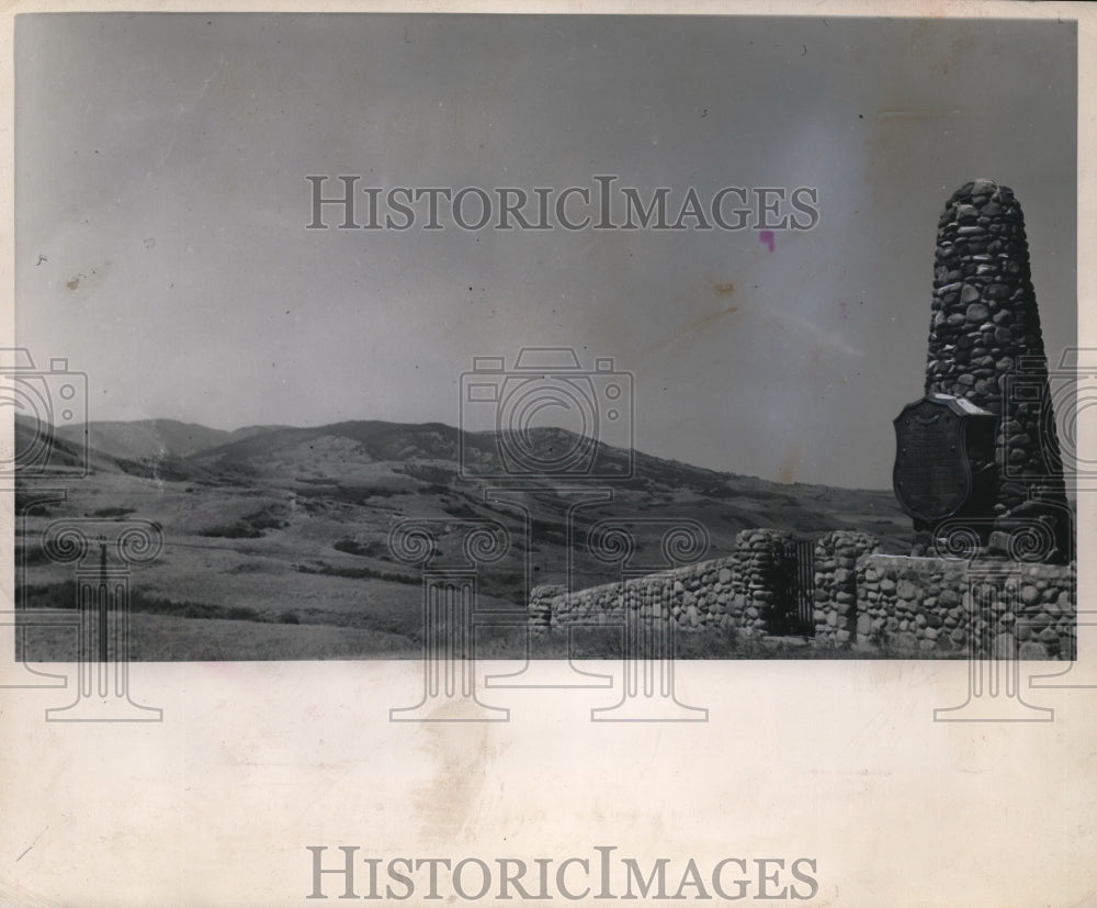 1960 Press Photo Monument at Lodge Pole Ridge in Wyoming - Historic Images