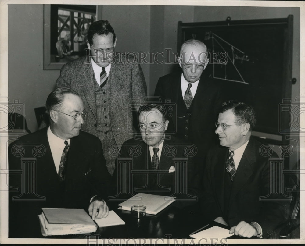 1938 Press Photo Textile Committee meets with Age Hour Administration D Nelson - Historic Images