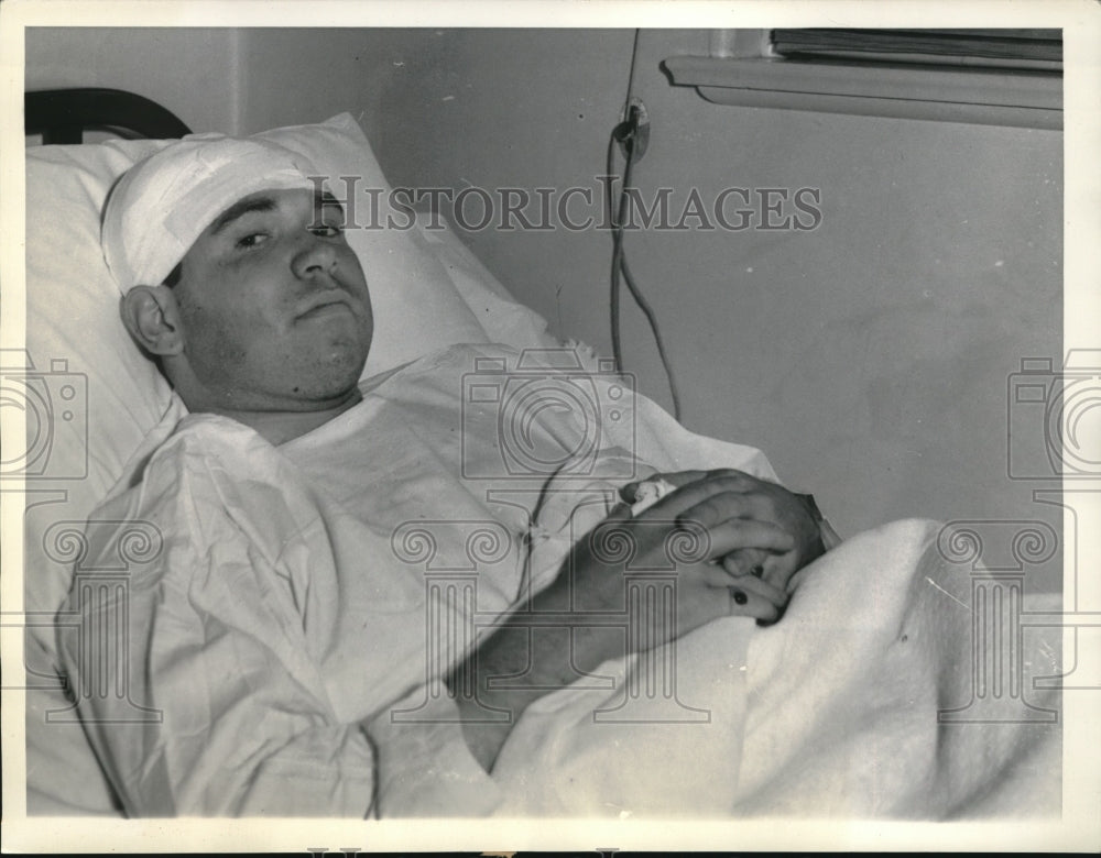 1933 Press Photo Driver of Fay Valee Wife of Singer Rudy In Hospital After Crash - Historic Images