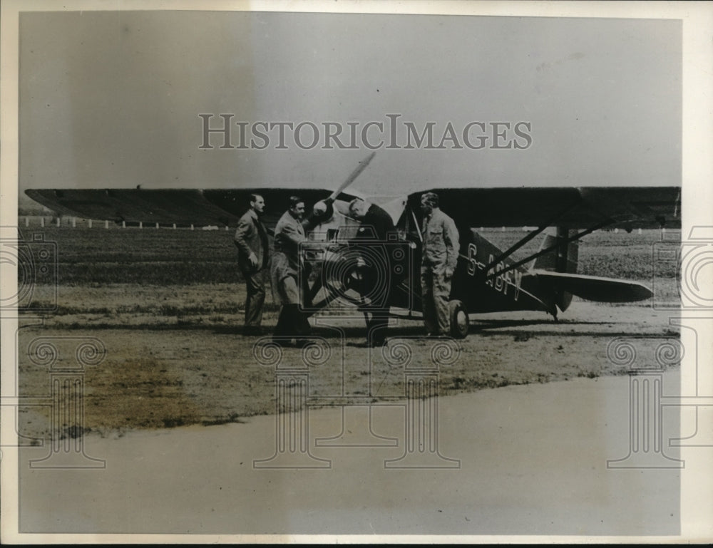 1931 Press Photo The prince of Wales flies to Manchester to address business men - Historic Images