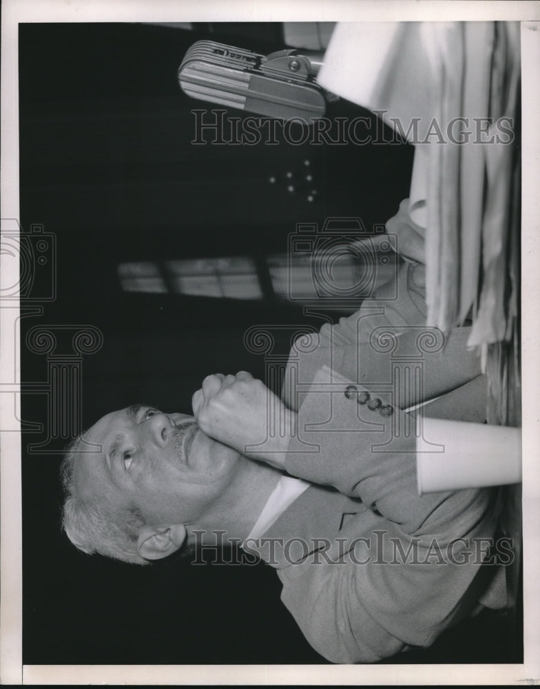 1952 IRS Special Agent Thomas Victory Charging Harvey Kline - Historic Images