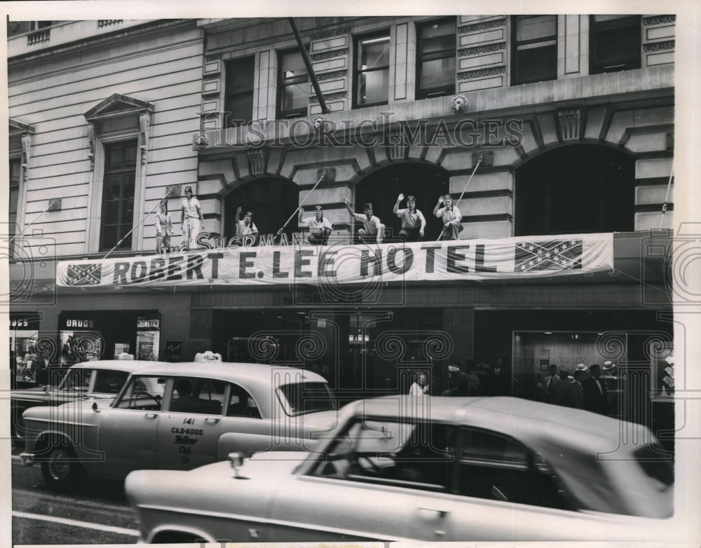 1958 Press Photo Yaarab Atlanta Shriners Party On Robert E. Lee Hotel in Chicago-Historic Images