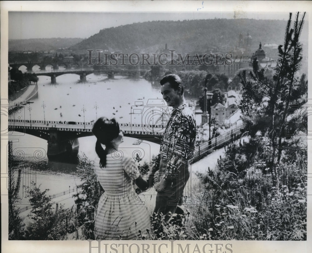 1962 Press Photo Lovely Couple Frolics in Prague Czechoslovakia Mountain Flowers - Historic Images