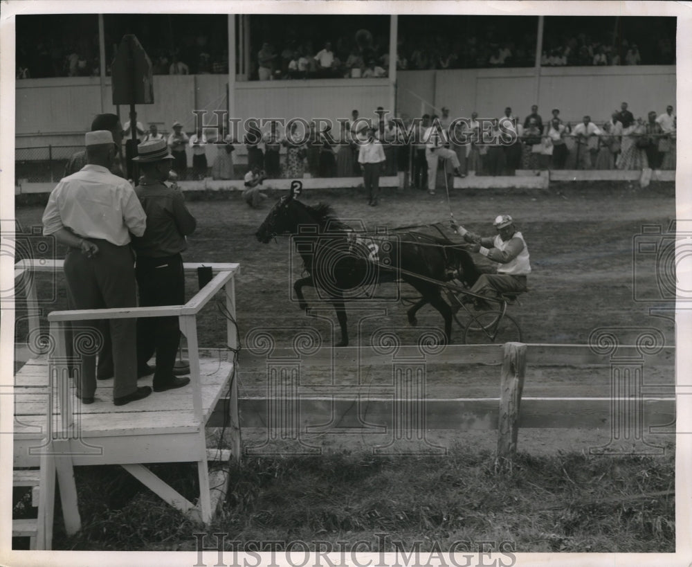 1959 Press PhotoBetty Elkington wins 7 lengths at applesauce derby - Historic Images