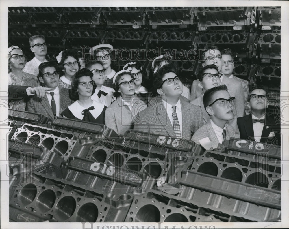 1958 Press Photo West Allegheny Jr. High Wear Safety Glasses at Auto Plant - Historic Images