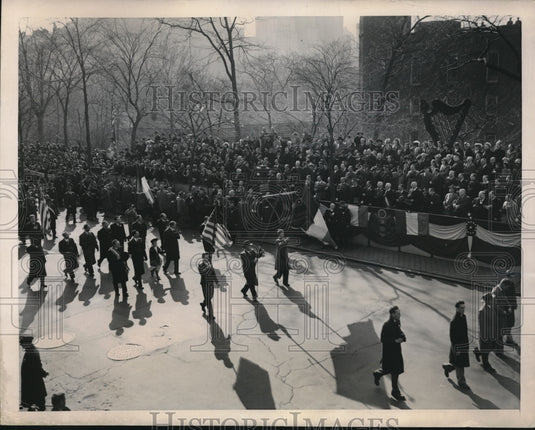 1948 Press Photo St. Patrick's Day Paraders March Pas President Truman - Historic Images