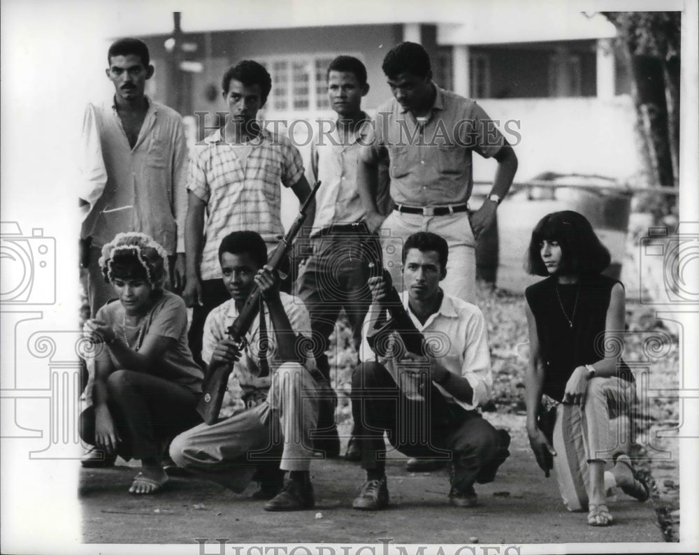 1965 Press Photo Dominican Rebels Line Up Wearing Pistols and Rollers - Historic Images