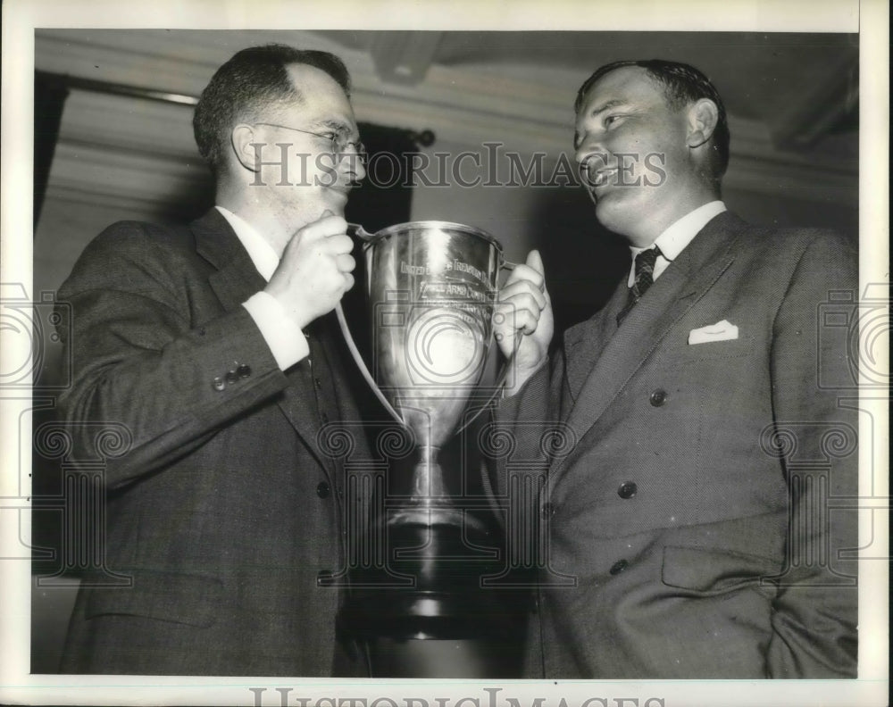 1938 Press Photo Acting Trea Sec R magill gives Morganthau Cup to LE Echols - Historic Images