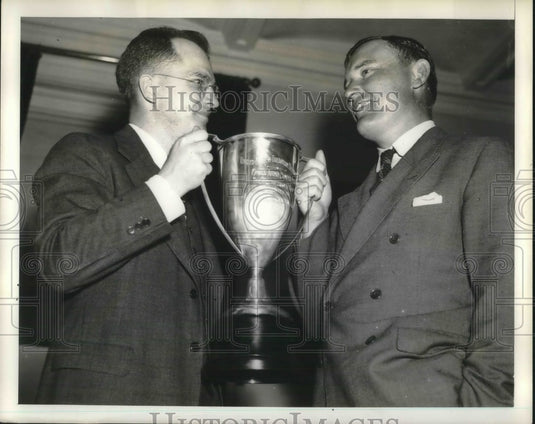 1938 Press Photo Acting Trea Sec R magill gives Morganthau Cup to LE Echols - Historic Images