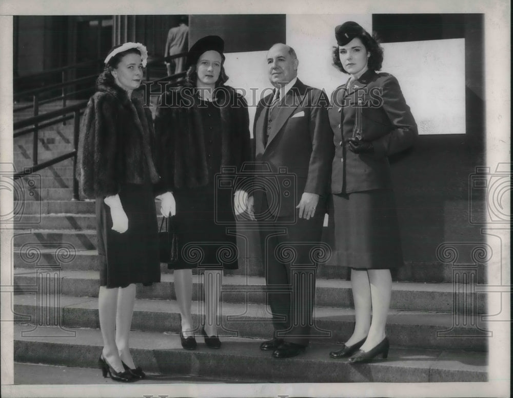 1945 Press Photo Albert Postmaster Albert Goldman At United Hospital Campaign-Historic Images