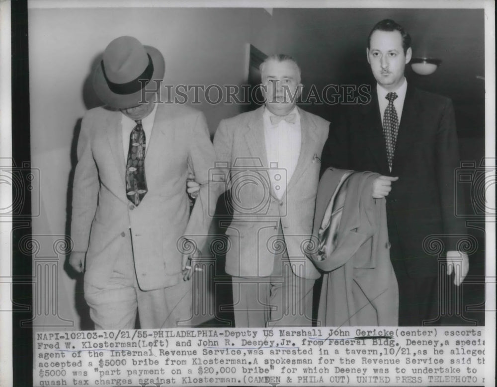 1955 Press Photo John Deeney Of IRS Arrested For Accepting Bribe - Historic Images