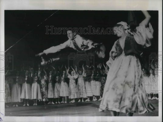 1935 Press Photo Workers Clubs In Sovient Union Have Amateur Circles - nec01635 - Historic Images