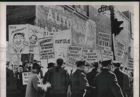 1953 Press Photo NYC, Soviet Minister A Vishinsky & other diplomats arrive - Historic Images