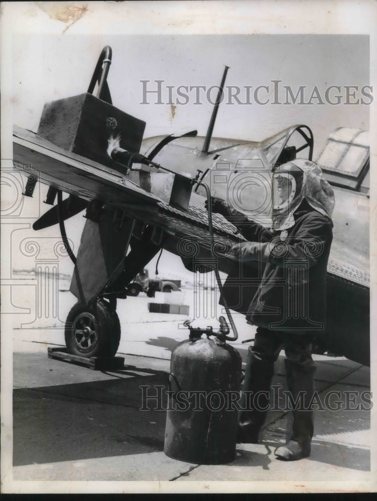 1949 Press Photo Gas Tank Airplanes Ed O&#39;Dell - Historic Images