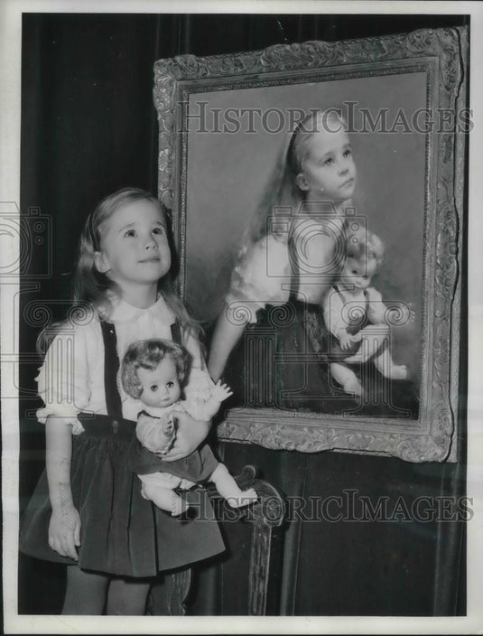 1962 NYC, Carolyn Jean Vosberg, age 4 & her portrait by Molly Guion - Historic Images