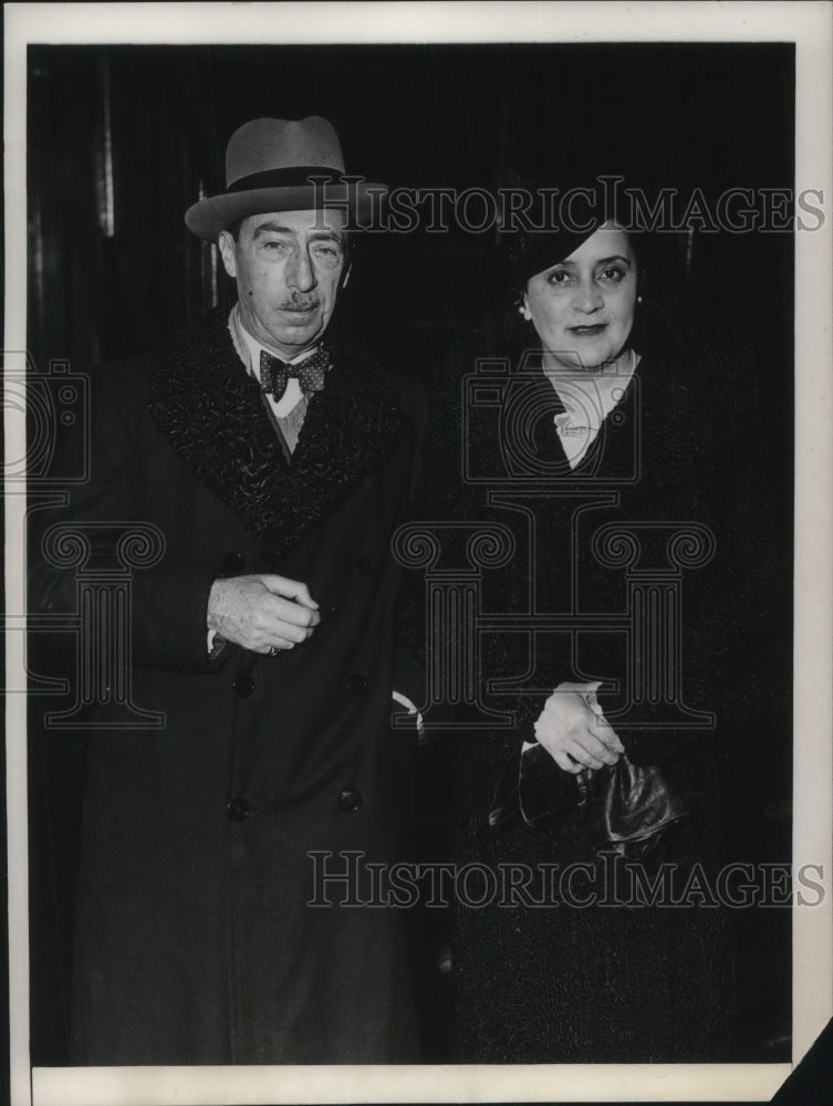 1934 Press Photo Maestro &amp; Mrs Hector Panizza arrive in NYC on SS Lafayette - Historic Images