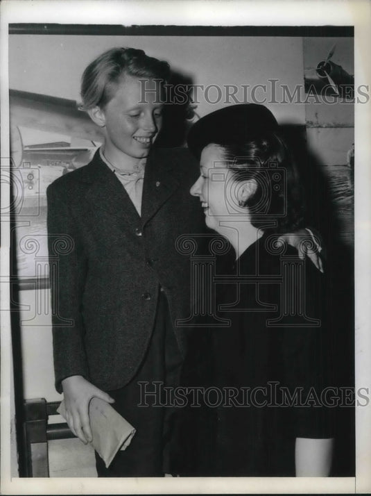 1942 NYC, Countess Albert De Munn & son Phillip  - Historic Images
