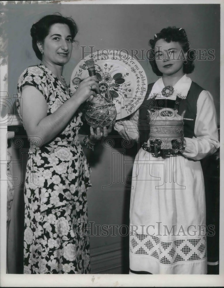 Press Photo Miss Edith Mazzeo and Miss Eleanor Funder - Historic Images