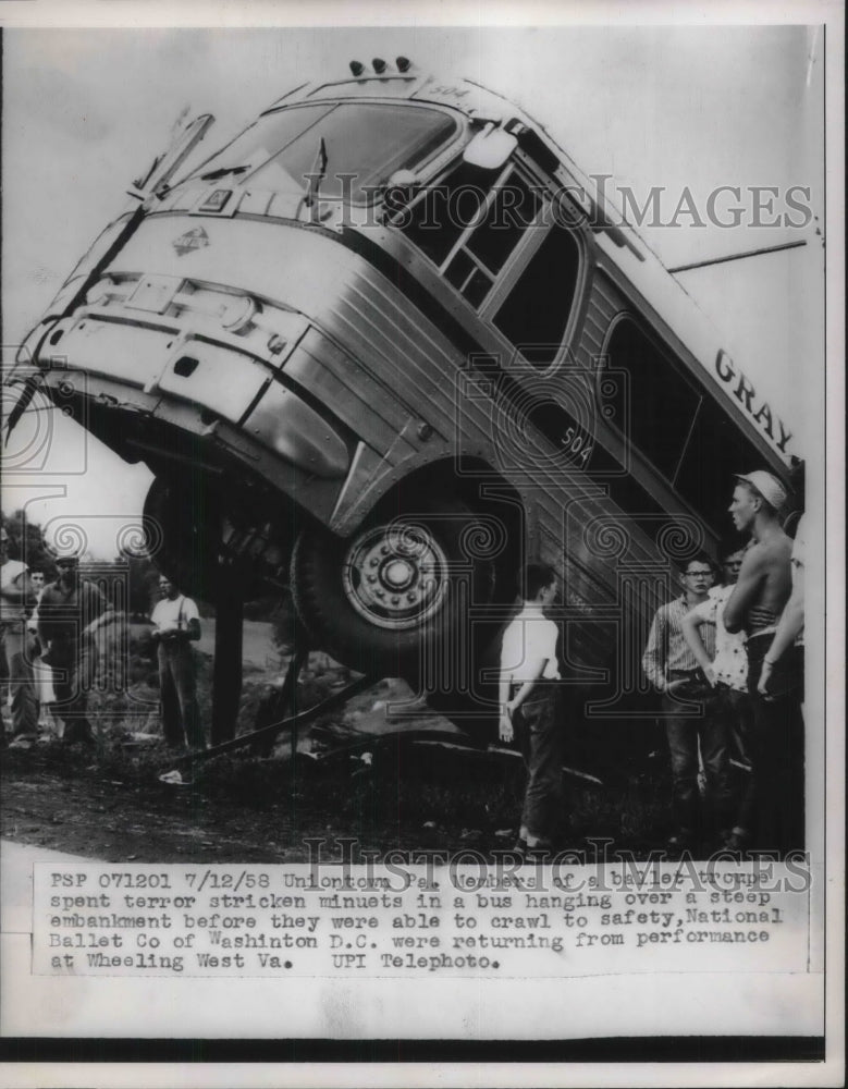 1958 Press Photo Bus Carrying Member of Ballet Troop in Pennsylvania - nec01955 - Historic Images