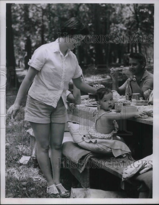 1955 Mrs George Campbell & daughter Carol At Rocky River park - Historic Images