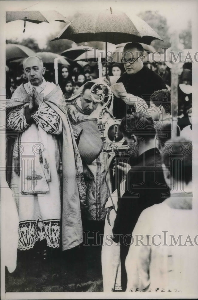 1939 Milan, Italy Cardinal Schusterblessesstone of new church - Historic Images