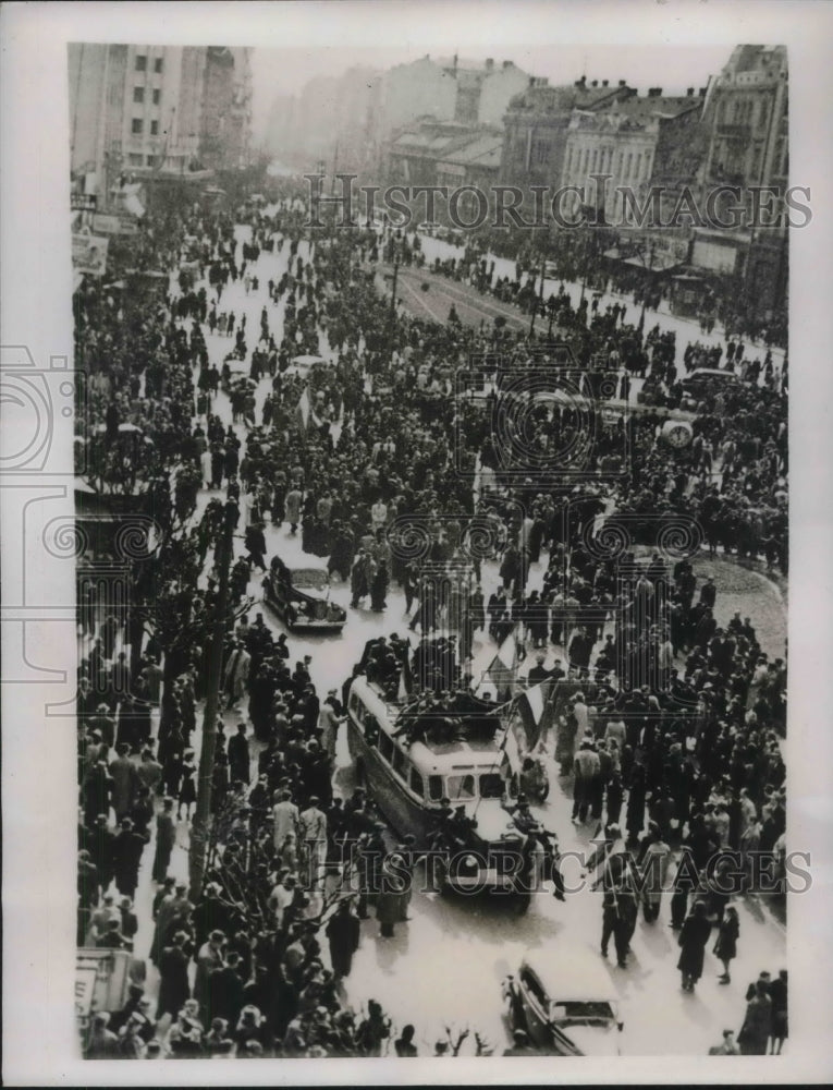 1941 Press Photo Crowds in demonstration of support for Yugoslavian government-Historic Images