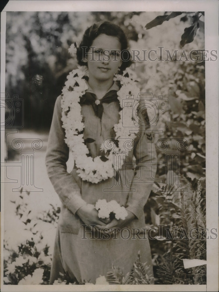 1936 Girl Scout Kathleen Turner Lei of Royal Gardenia Blossoms - Historic Images