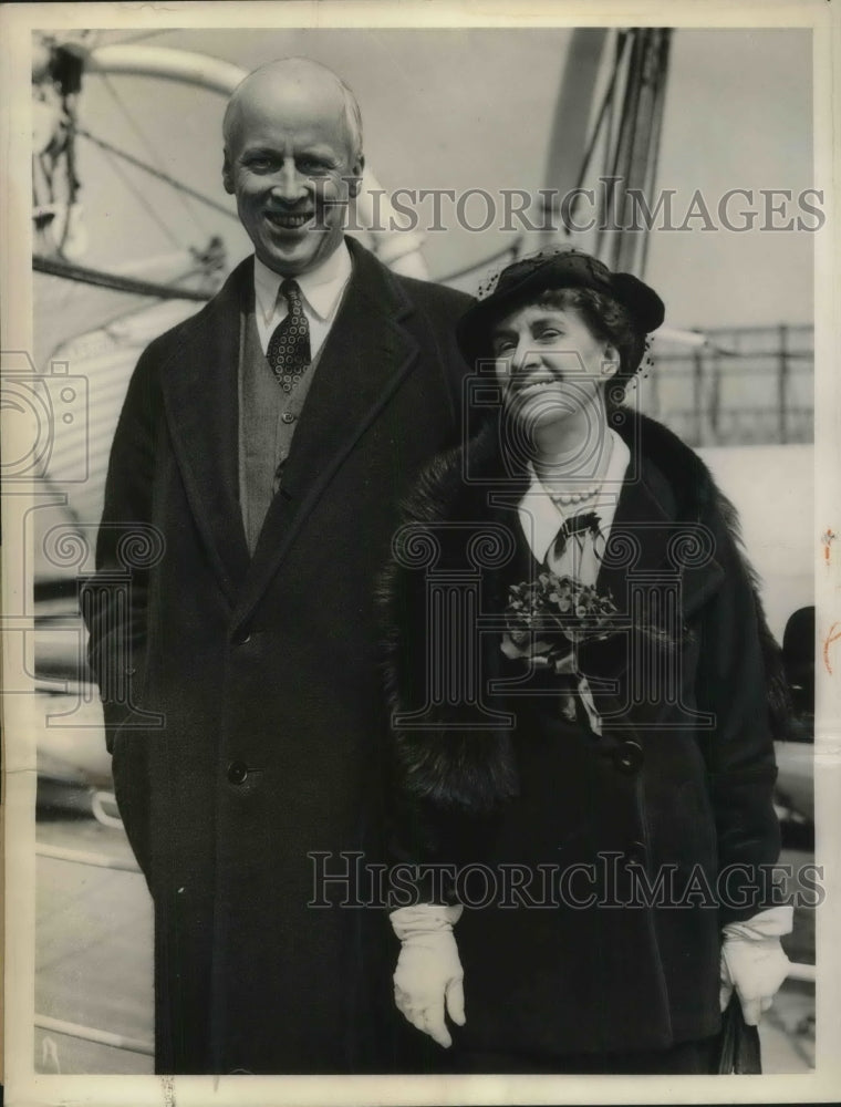 1937 Mr &amp; Mrs Norman Thomas on SSS Aquitania Sailing for Europe - Historic Images