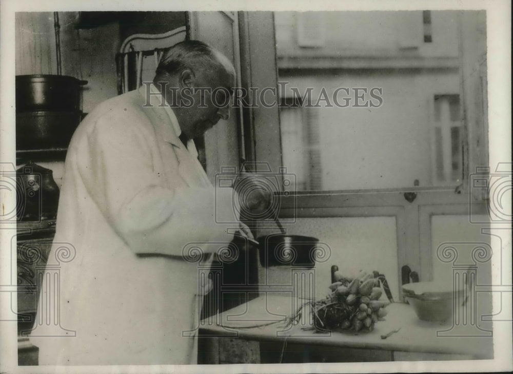 1930 Press Photo Paul Roret French Style Expert Cooks-Historic Images