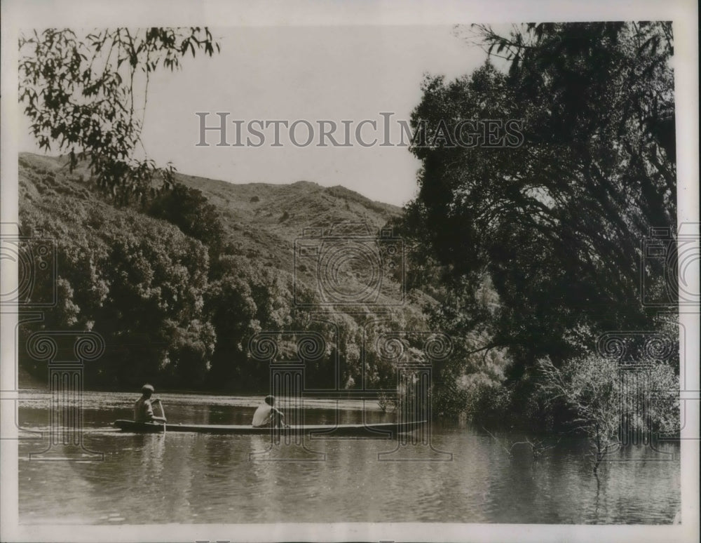 1938 Boat Traveling On Wangandi River In North Island New Zealand - Historic Images