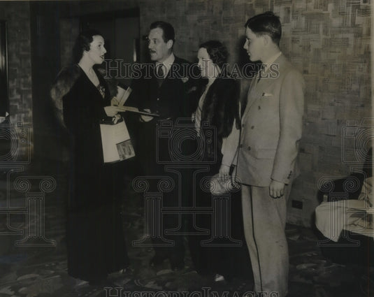 1935 Press Photo Mr & Mrs Grover Whalen, Mrs Fred Moseley Jr at NYC Carroll Club-Historic Images