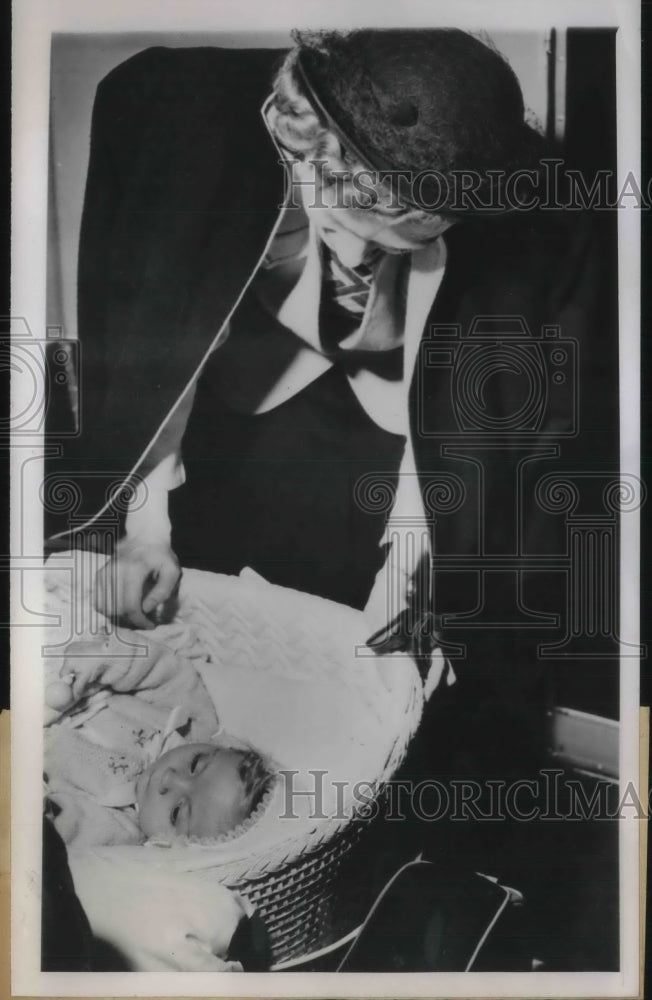 1948 Mrs. Bart Frizen and Daughter Jo - Historic Images