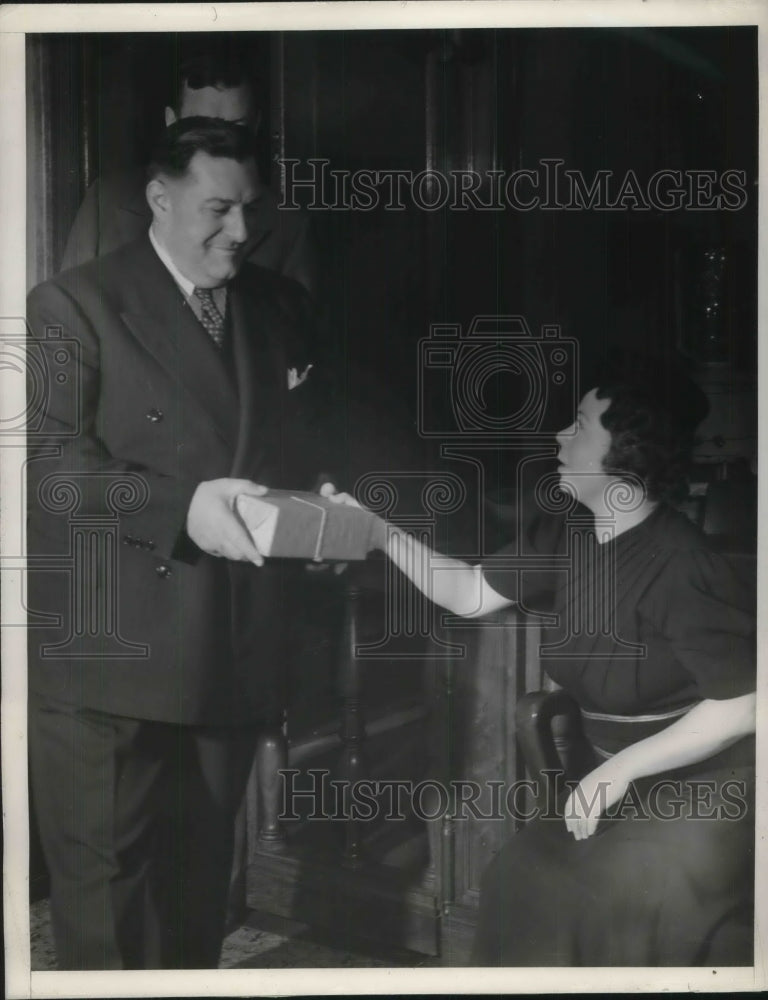 1939 Mrs. marie Tillbrook Hodgdon Samuel Hogdon  - Historic Images