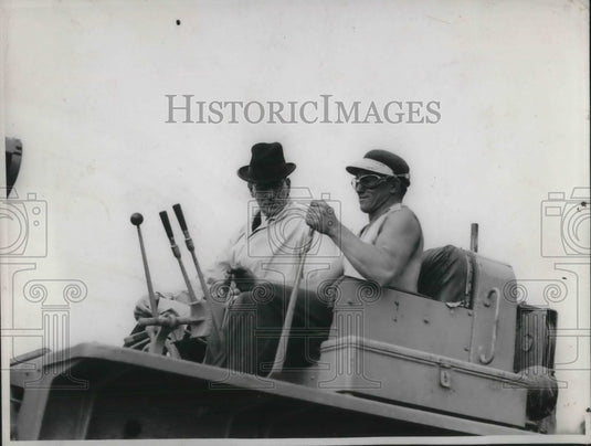 1940 Press Photo Worker in New Zealand - Historic Images