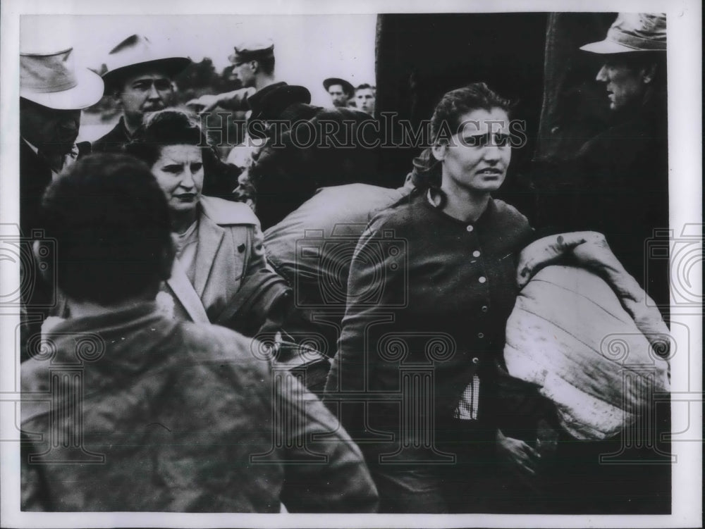 1956 California flood victims seeking refuge - Historic Images