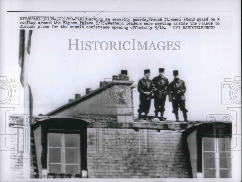 1960 Press Photo Paris, France firemen at Elysee Palace as guards for conference - Historic Images