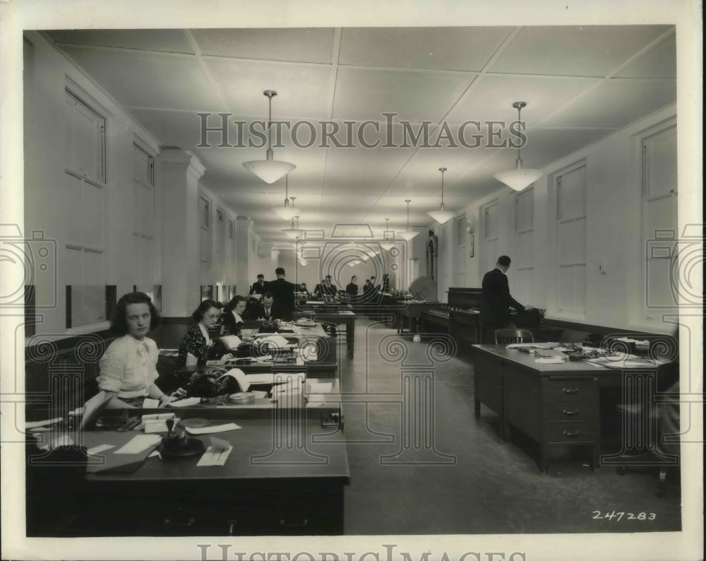 1938 Westinghouse Electric upgrades office lighting at bank - Historic Images