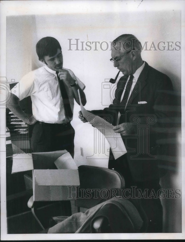 1968 Rochdale College Student With Professor Bernie Bomers - Historic Images