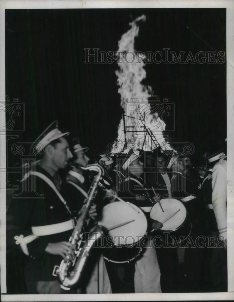 1937 Press Photo Stanford band playing next to bonfire at big game rally-Historic Images