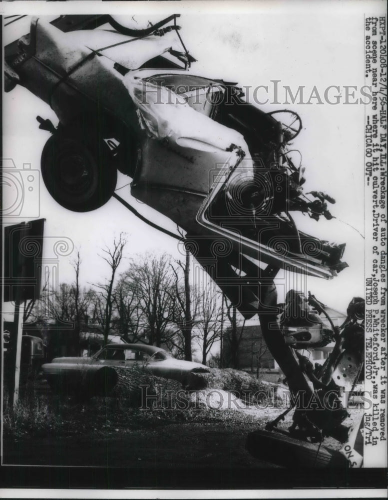 1956 Press Photo Half Day, Ill wreckage of auto lifted from ditch by wrecker - Historic Images