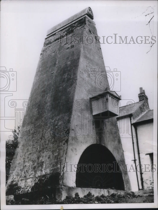 1955 Press Photo Pinner England Church Like Structure John Loudon Grave - Historic Images