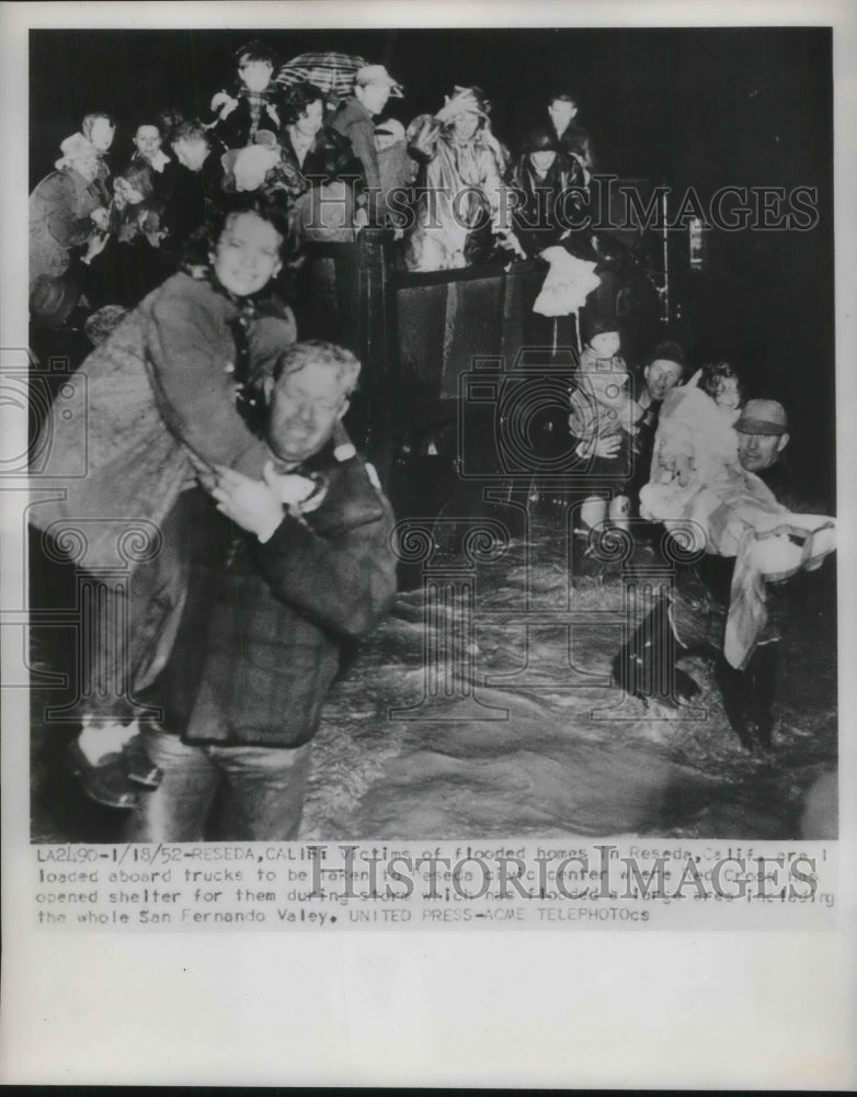 1952 Press Photo Reseda California Victims Of Flooded Homes-Historic Images