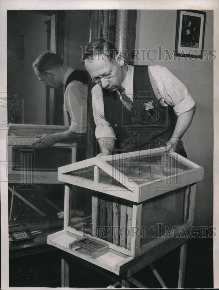 1943 Beekeeper Rudolph Bryand in his home in Chicago - Historic Images