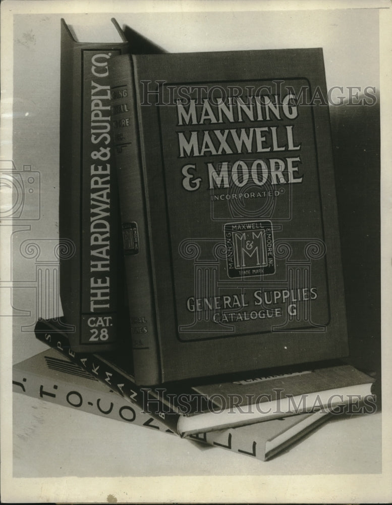 1930 Press Photo Photograph Of Books Awarded Golden Anniversary Medal - Historic Images