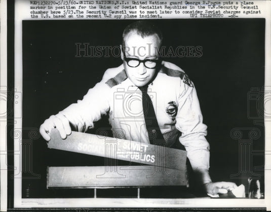 1960 Press Photo U.N. Guard George B. Pogue puts a place marker for the U.S.S.R.-Historic Images