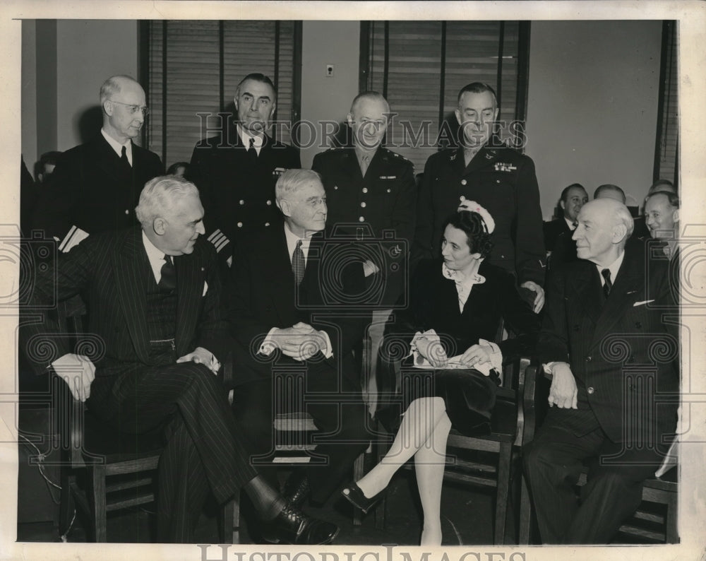 1944 Notables Dedicate New York City Veterans' Service Center - Historic Images