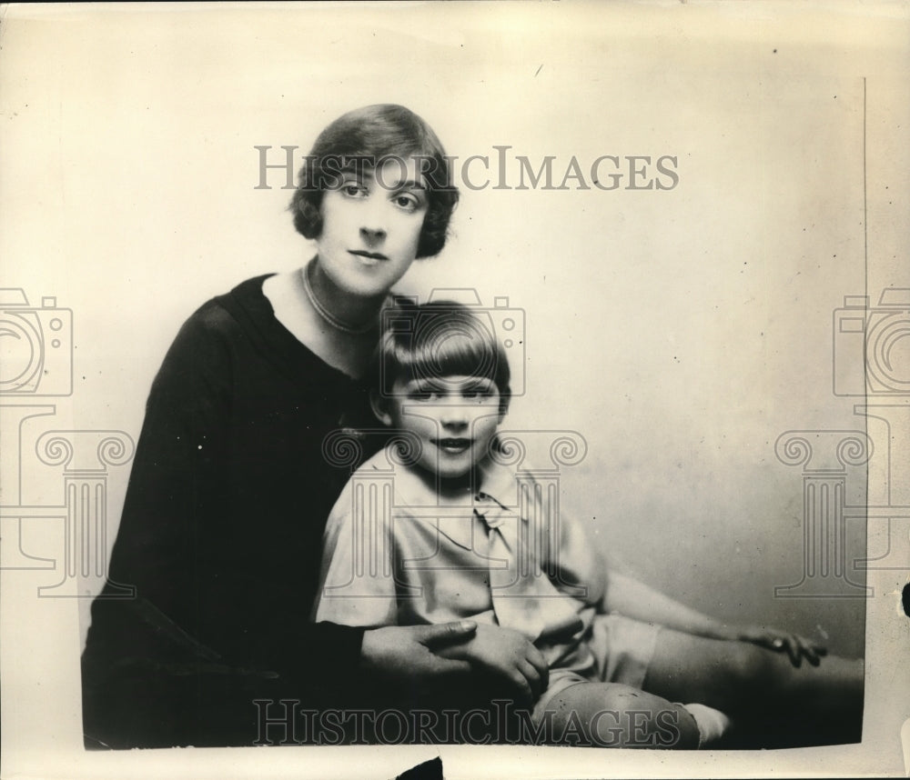 1926 Lady Montague Critchett &amp; son Ian - Historic Images